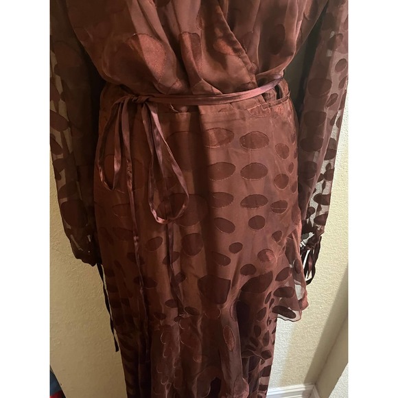 ASOS DESIGN Tall brown satin jacquard warped dot wrap maxi dress with tie waist - Picture 12 of 15